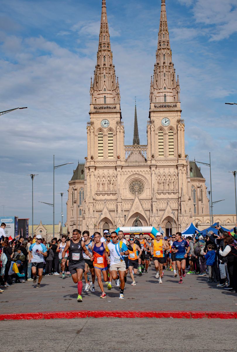 Carrera de la virgen, Lujan