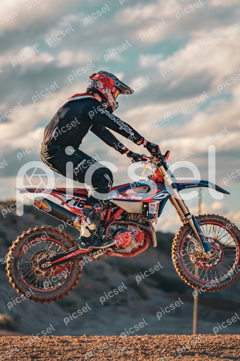 Photo of qrqgf9t1kuy0muix12i02fft