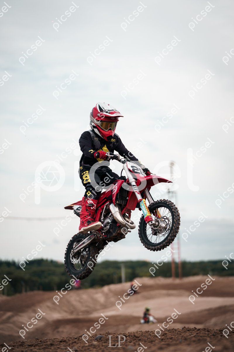 Photo of ckzjuo9wl664htt75z8j2x5k