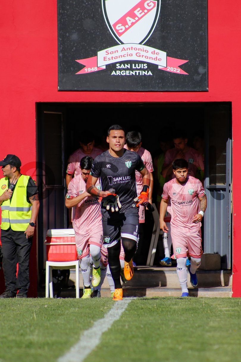 Photo of y90w7e9f8trkae2zhv30q52d