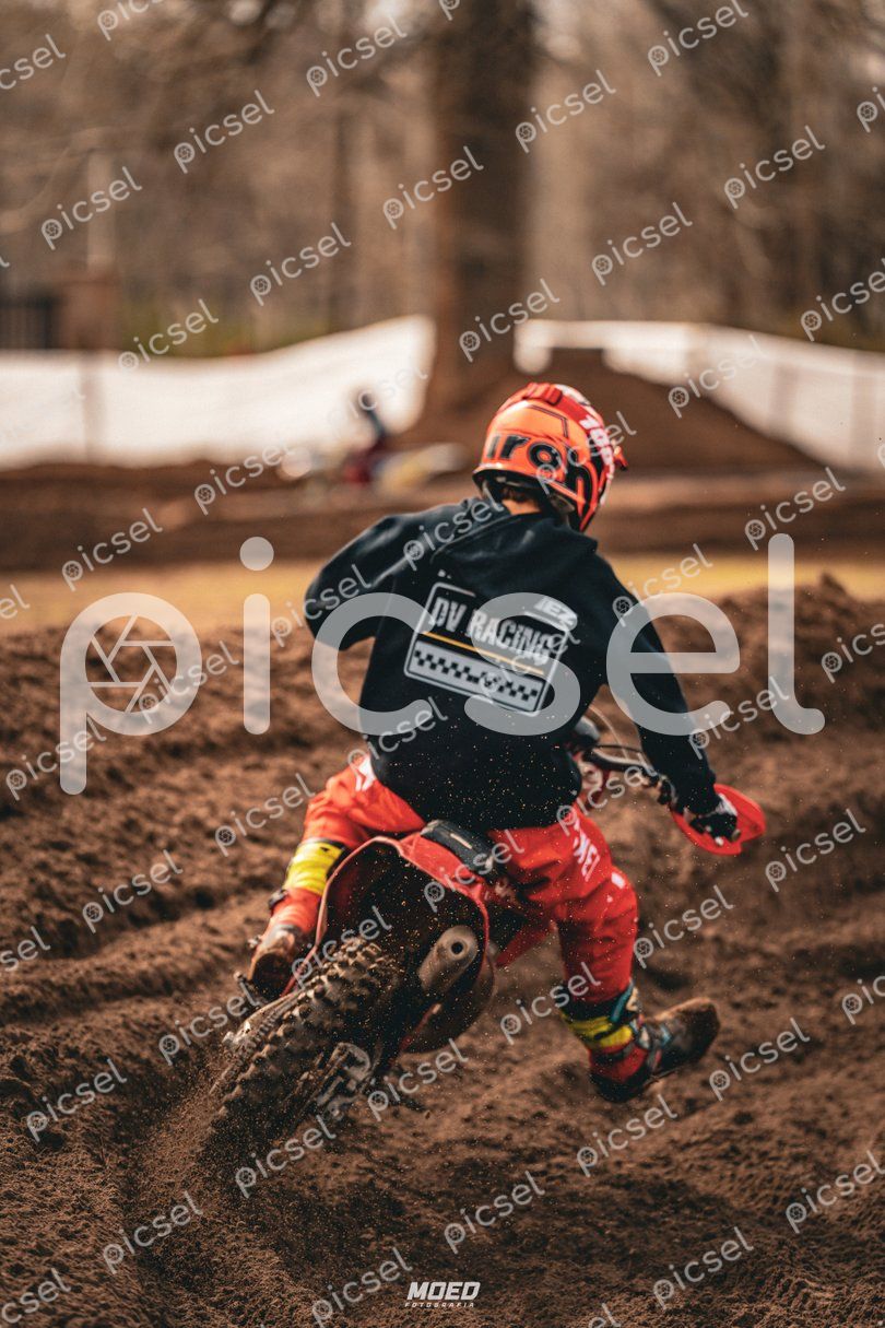 Photo of yxj6elovud9oacuef1rr5w17