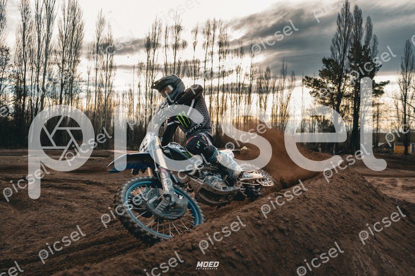 Photo of lloufjp09t1zks99kx1lx66m