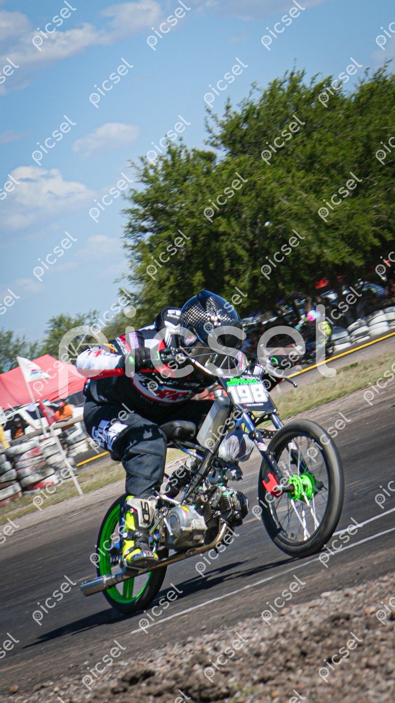 Photo of hmge686w8rm38f5v09vdnsox